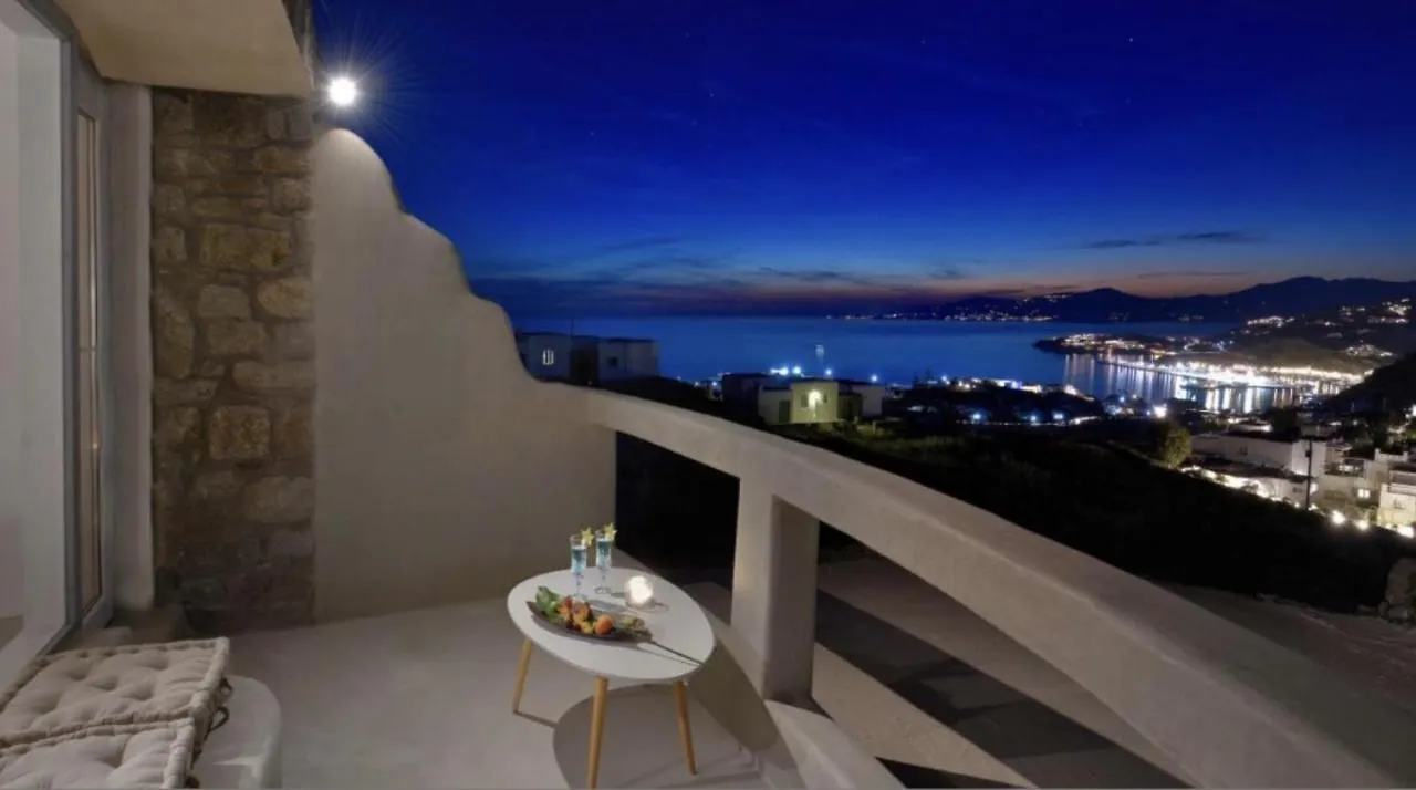 Crystal Suites Mykonos Town 2*,