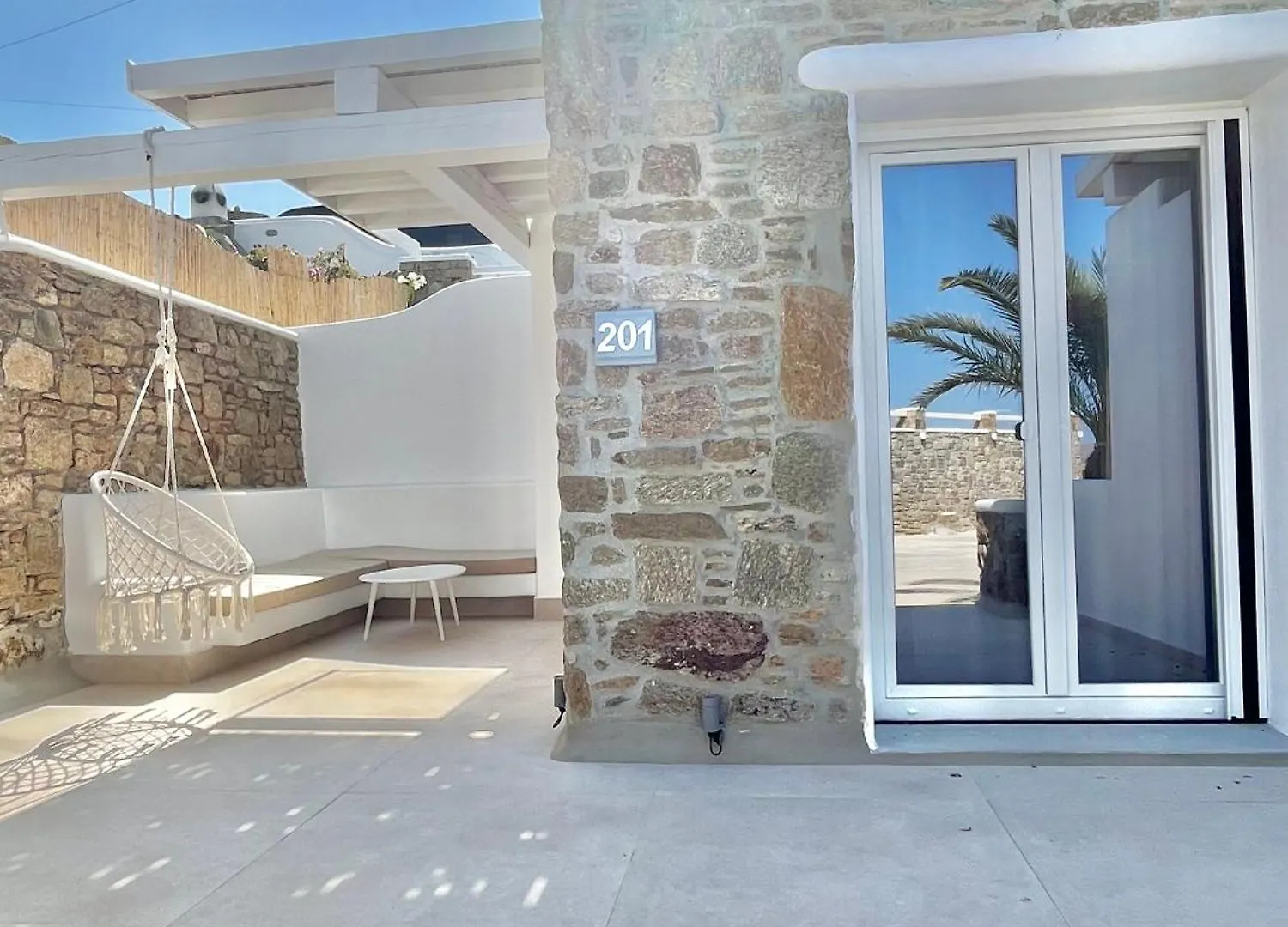 Crystal Suites Mykonos Town Aparthotel